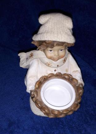 Статуетка хлопчик із шишкою свічник дитина елемент декора зимовий зима білий5 фото