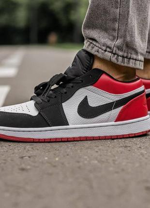 Женские кроссовки nike air jordan 1 low red black 37-383 фото