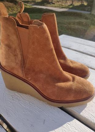 Женские замшевые ботинки clarks
