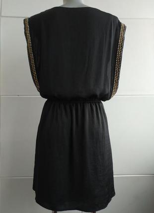 Оригінальне плаття h&m чорного кольору з декором золотистого кольору3 фото
