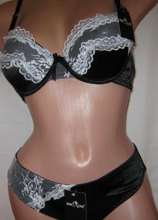 Комплекты белья blue rose атласные черные с белым кружевом: бюст чашка в с корректором и слипы