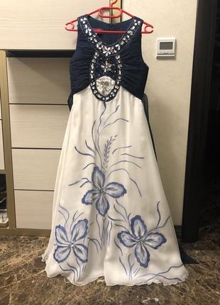 Дизайнерское платье