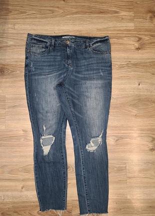 Джинси скінни