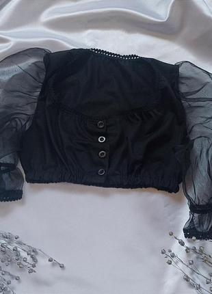 Чорний топ з прозорими рукавами