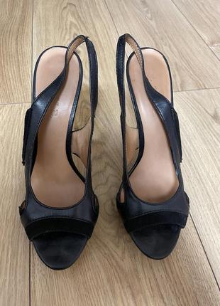 Шкіряні босоніжки