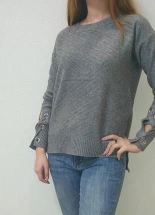 Пуловер серого цвета со шнуровкой на рукавах marina v paris, франция2 фото