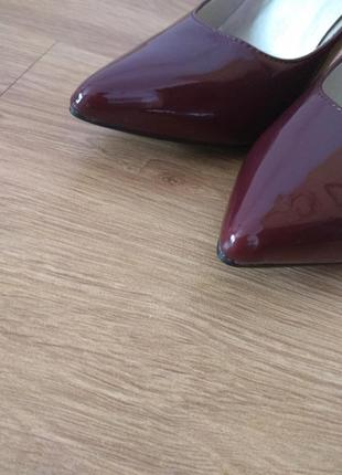 Шикарные   лаковые туфли лодочки цвета марсалло размер 38-38,5 см3 фото