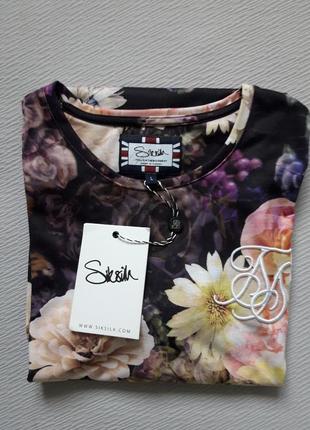 Мегаклассная удлинённая футболка сбоку на молниях в цветочный принт siksilk10 фото