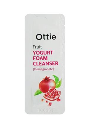 Очищающая пенка ottie  fruits yogurt foam cleanser гранат