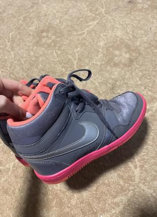 Сникерсы nike