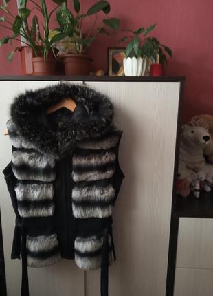 Жилет з натуральної шиншили.