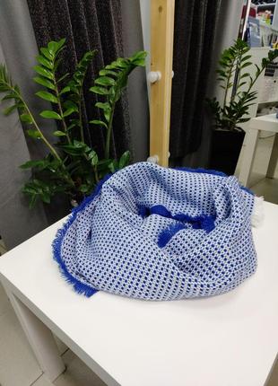 Шарф в нежно синем цвете