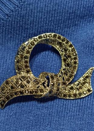 Брошь у каміннях