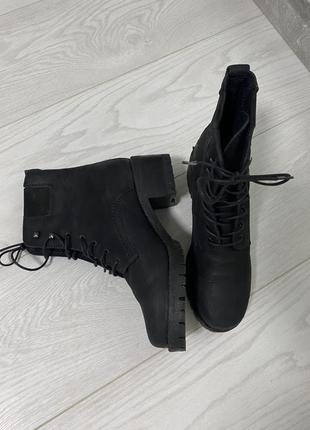 Стильні чоботи на шнурку натуральний нубук в стилі timberland