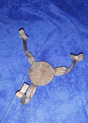Кованый старинный посвечник из метала подставка для свечки ссср фигурный маленикий железный