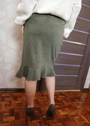 Фирменная юбка миди хаки цвет с воланом essentials2 фото