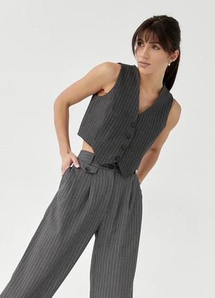 Женский брючный костюм с жилеткой