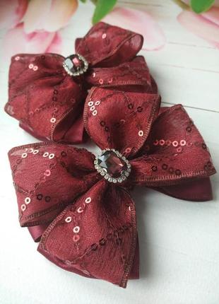 Резиночка  для волос красного цвета