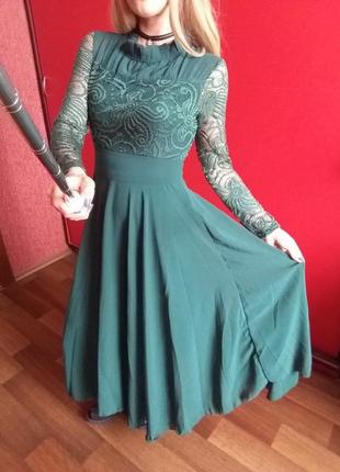Шикарное изумрудное платье в пол с кружевными рукавами