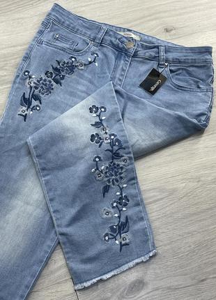 Красивые джинсы с вышивкой george