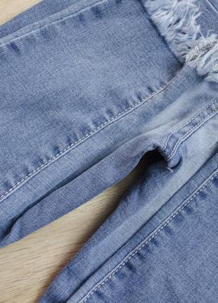 Трендові джинси з оригінальним ременем3 фото