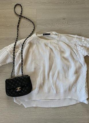 Свитер белый