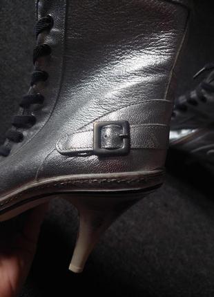 Брендовые кожаные и не привычные кеды на каблуке серебряного цвета в стиле гранж5 фото