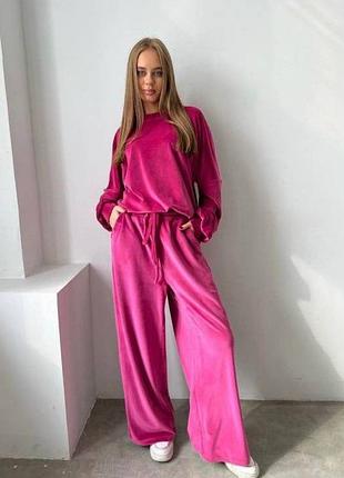 Костюм жіночий