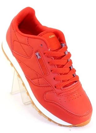 Кроссовки красные