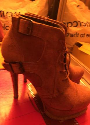 Шикарні замшеві ботильйони