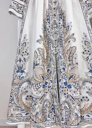 Красивое платье в золотисто-синий орнамент, длина миди6 фото