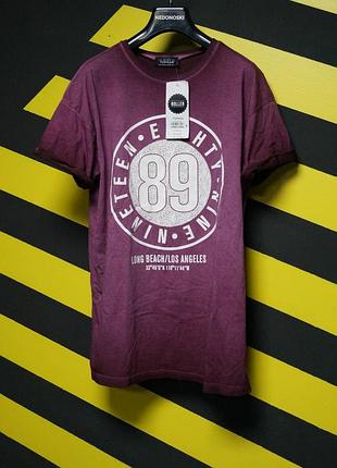 Футболка з пылино фіолетовим кольором і принтом (оверсайз розмір)