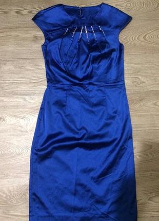 Красивое, стильное, атласное платье.