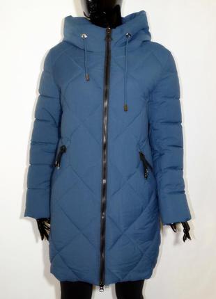 Женская удлиненная зимняя куртка в синем цвете