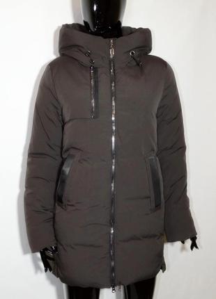 Женская удлиненная зимняя куртка в коричневом цвете