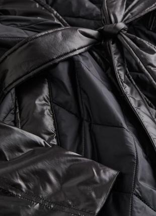 Пальто большого размера из стеганого плетения с разделами из контрастной ткани6 фото