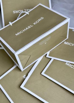 Фирменный подарочный пакет michael kors / брендовый бумпжный пакет kors3 фото