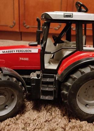 Іграшковий трактор massey ferguson