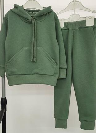 Детский костюм для мальчика и девочки. детки для девчонки и мальчика