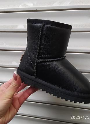 Уги шкіряні( хлопчик- дівчинка)