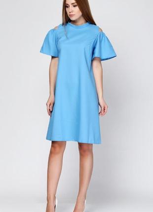 Нежно голубое платье с открытыми плечами от gator