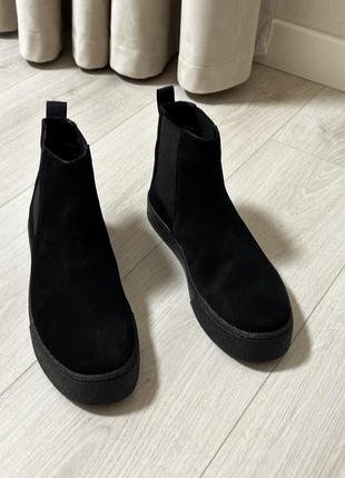 Стильные супер удобные замшевые ботинки hugo boss оригинал!!