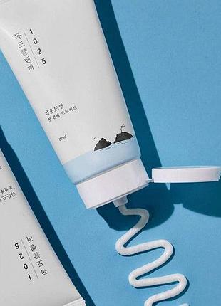 Делікатна пінка round lab 1025 dokdo cleanser 150 мл