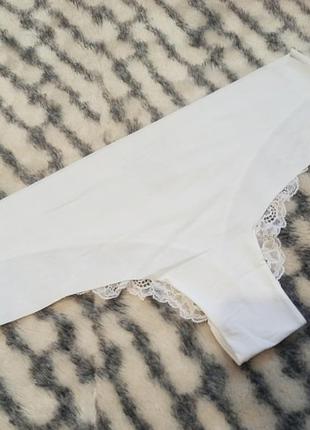 Базові безшовні трусики з мереживом esmara