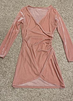 Коктейльное платье велюровое бархатное с запахом