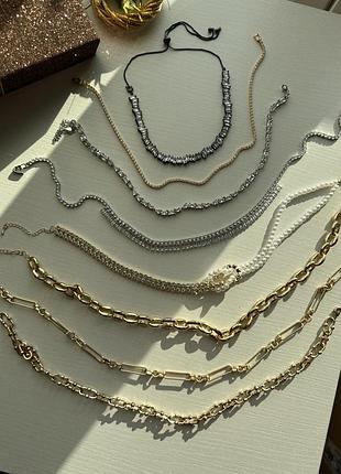 Чокери на шию, підвіски / прикраси