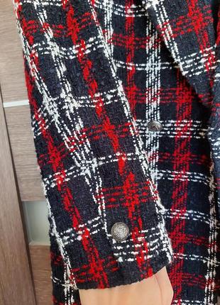 Удлиненный пиджак букле zara s черно-красный7 фото