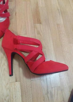 Туфлі червоні з ремінцями new look3 фото