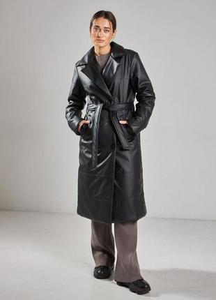 Пальто женское из эко-кожи чёрное матовое зимнее1 фото