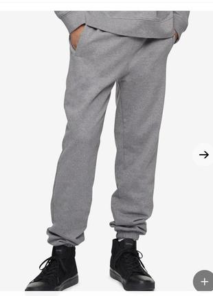 Штани джогери чіноси calvin klein standard logo joggers. оригінал2 фото